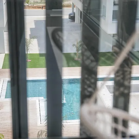 Serene Gardens 2br W Pool * Livadhia