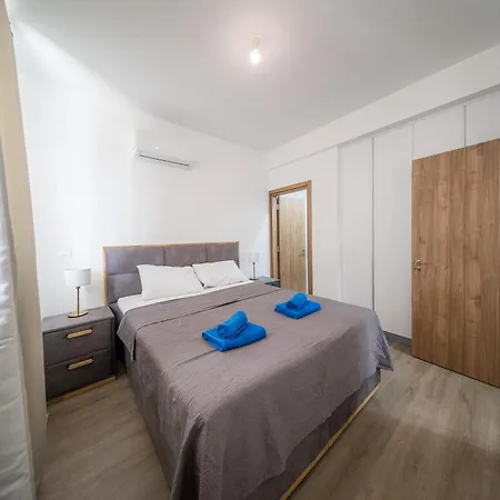 Serene Gardens 2br W Pool Livadhia