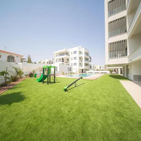 Serene Gardens 2br W Pool Livadhia