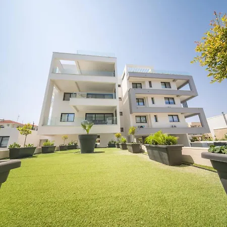 Διαμέρισμα Serene Gardens 2br W Pool Λιβάδια
