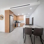 Serene Gardens 2br W Pool Apartment Livadhia