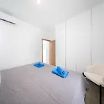 Serene Gardens 2br W Pool Apartment *