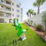 Serene Gardens 2br W Pool Apartment *