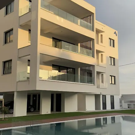 Serene Gardens 2br W Pool Apartamento *