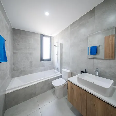 Serene Gardens 2br W Pool Apartamento *