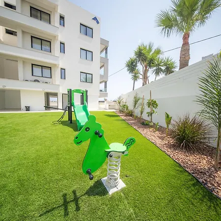 Serene Gardens 2br W Pool *