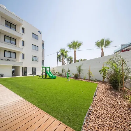 Serene Gardens 2br W Pool Appartement *