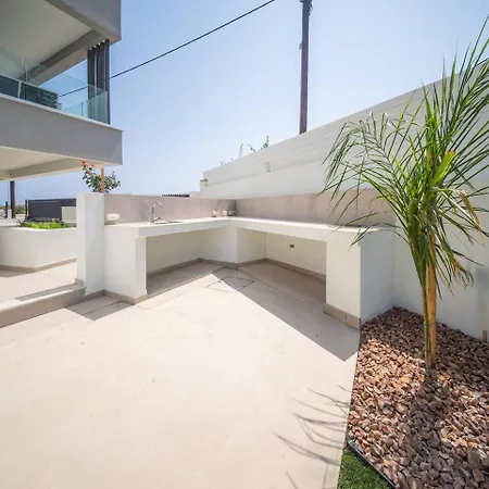 Serene Gardens 2br W Pool Appartement *