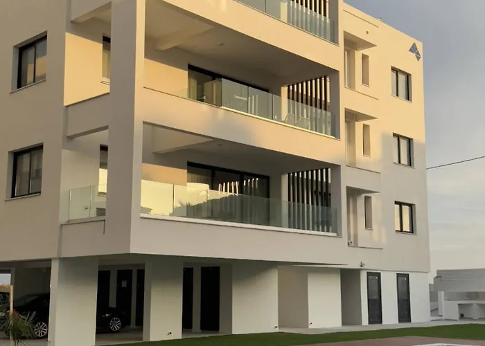 Serene Gardens 2br W Pool