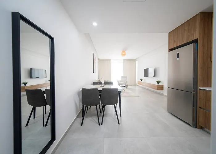 Serene Gardens 2br W Pool Livadhia