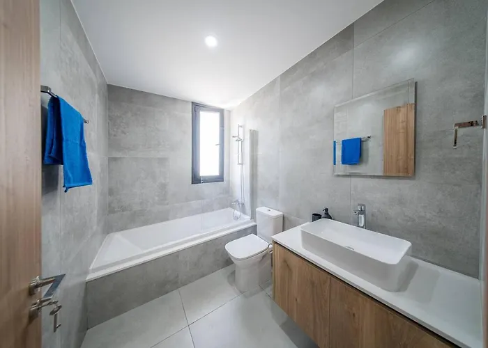 Serene Gardens 2br W Pool Apartmán Livadhia