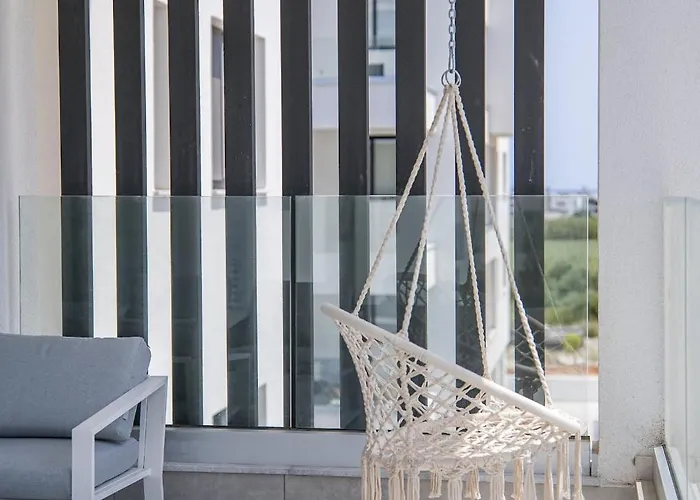 شقة Serene Gardens 2br W Pool Livadhia