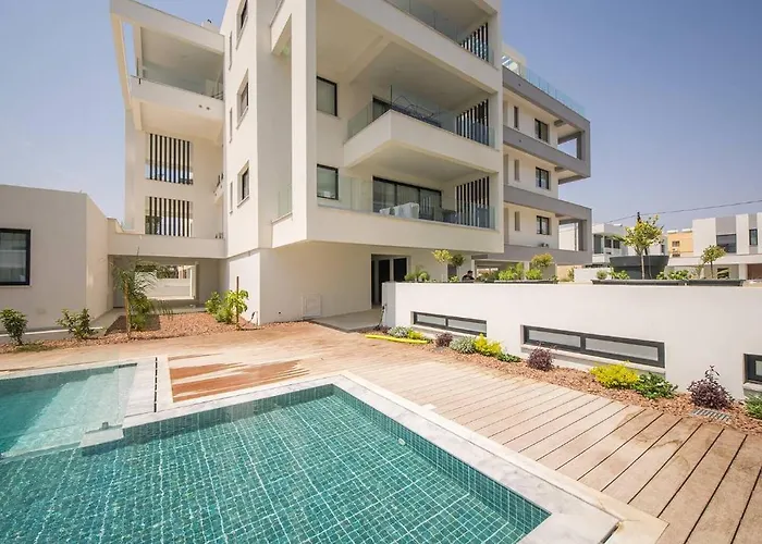 Serene Gardens 2br W Pool