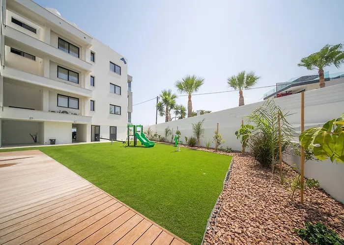 Serene Gardens 2br W Pool Apartmán *