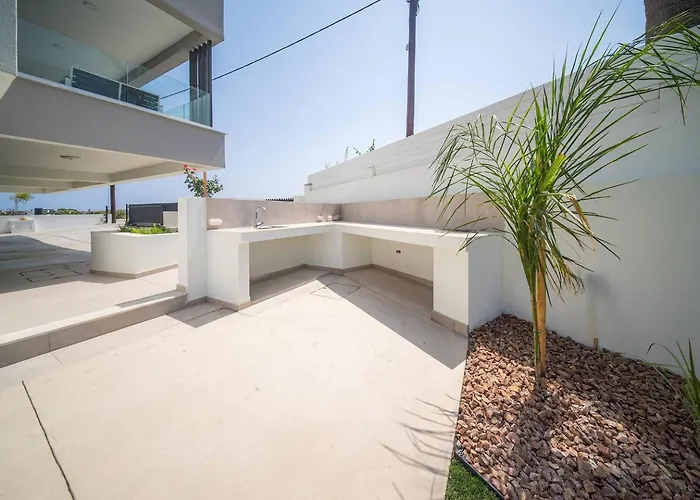 Serene Gardens 2br W Pool Apartmán *